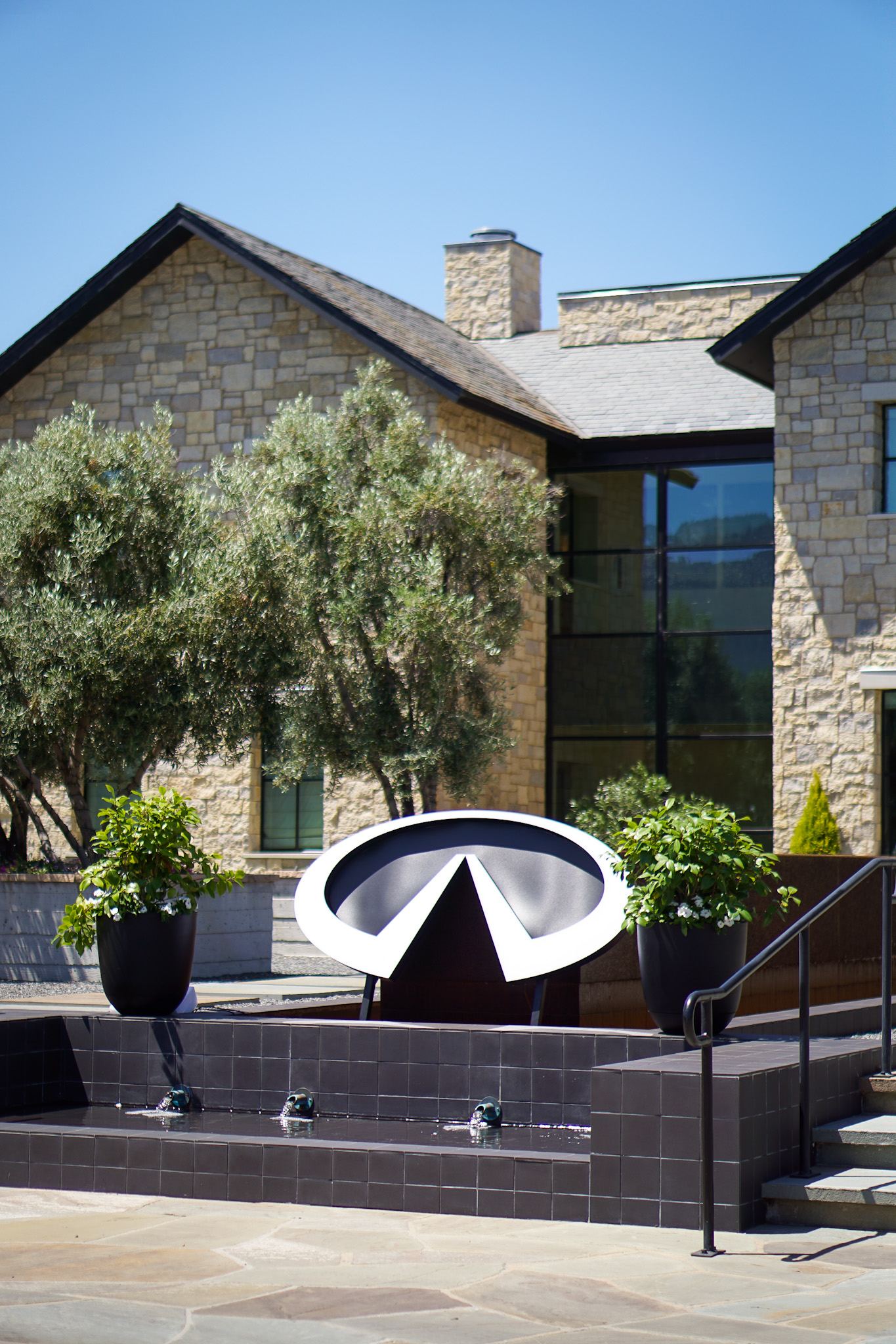 The 2025 INFINITI QX80 Debuts Luxurious Styling & Advanced Technology at The INFINITI QX80 Drive Experience in Napa Valley