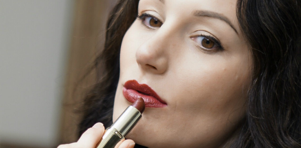 5 Beautiful Lipsticks That Add a Pop of Color to Your Face