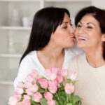 Chic Mother's Day Gifts That Elevate Her Style Budget-friendly Mother's Day Gifts That Elevate Her Style