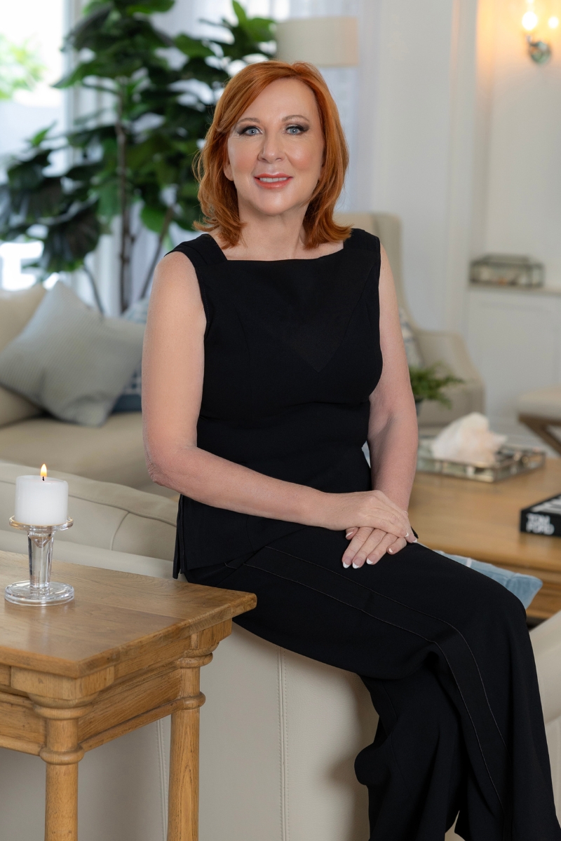 The Wonder Women's Guide to Discovering Your Superpowers at Work and in your Personal Life - Deb Farnworth-Wood - ISSADA Cosmeceuticals