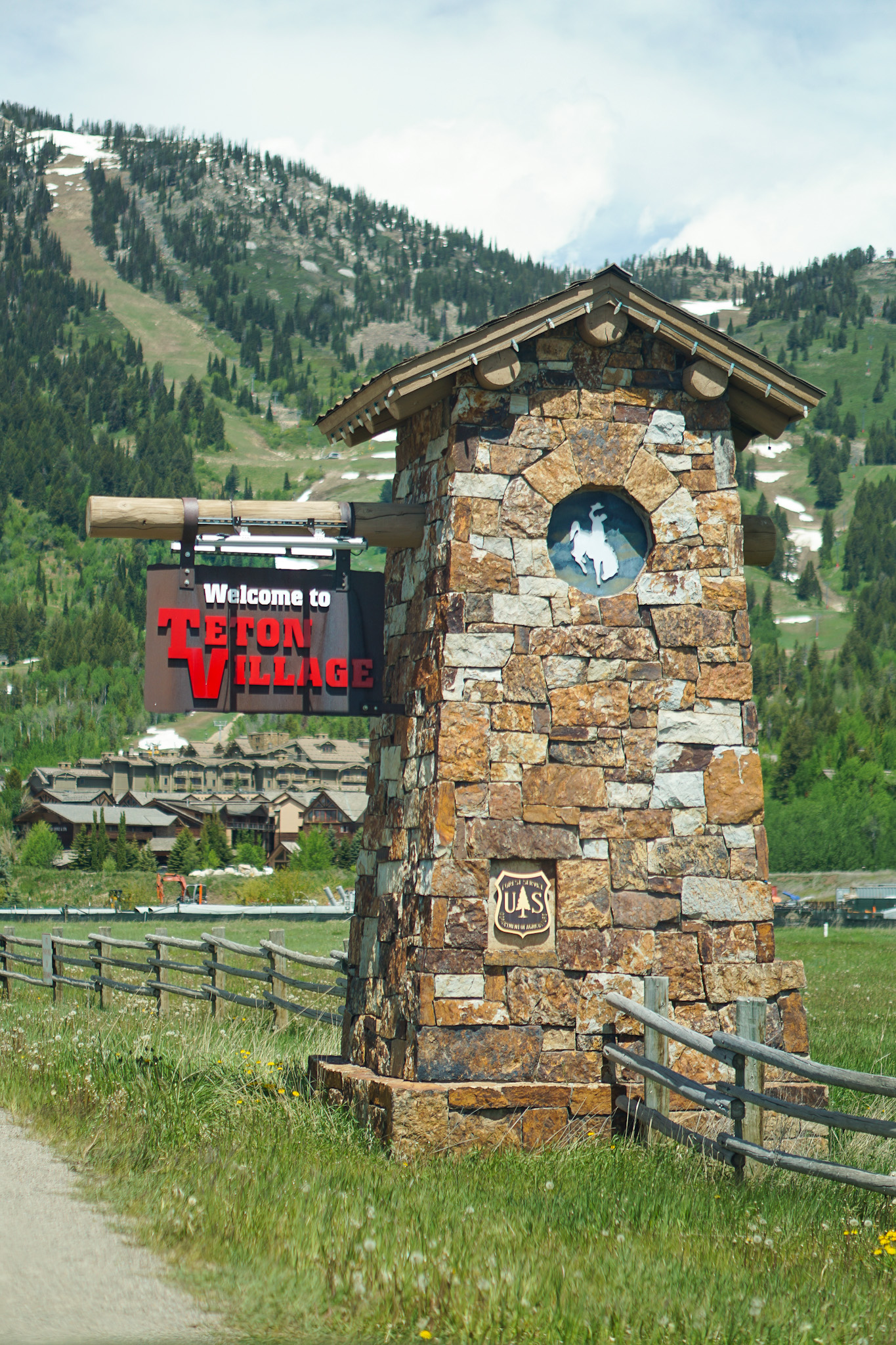 Jackson Hole Wyoming Travel Guide - The Ultimate Outdoor Adventure in the Old Wild West