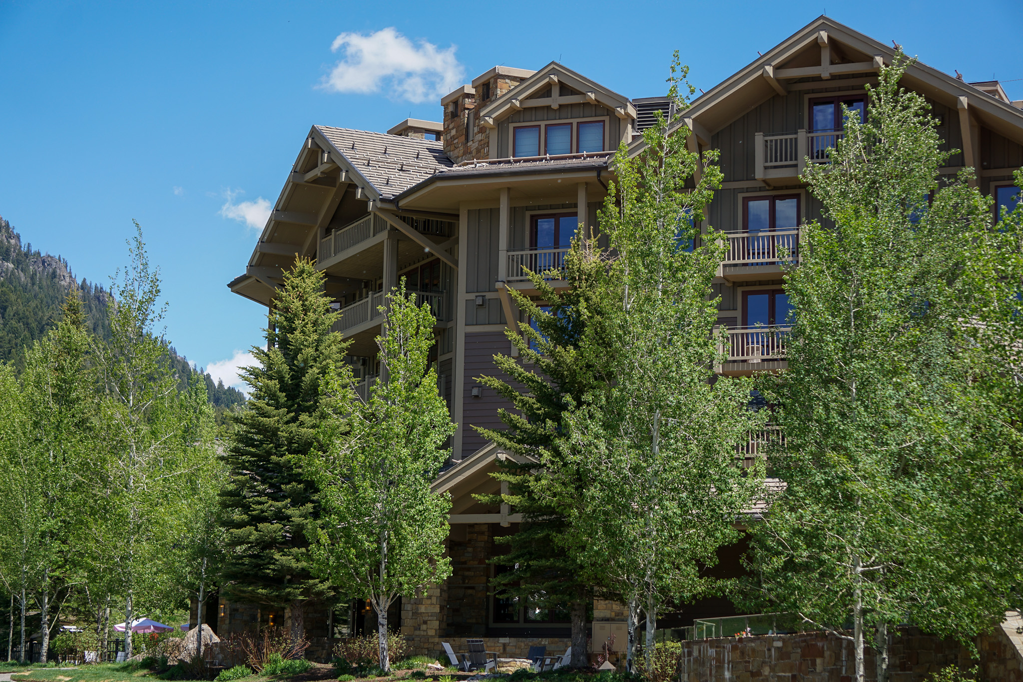 Jackson Hole Wyoming Travel Guide - The Ultimate Outdoor Adventure in the Old Wild West