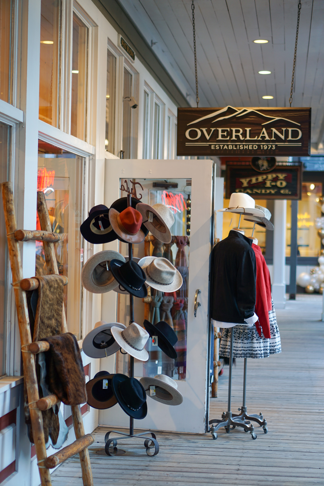 Jackson Hole Wyoming Travel Guide - The Ultimate Outdoor Adventure in the Old Wild West